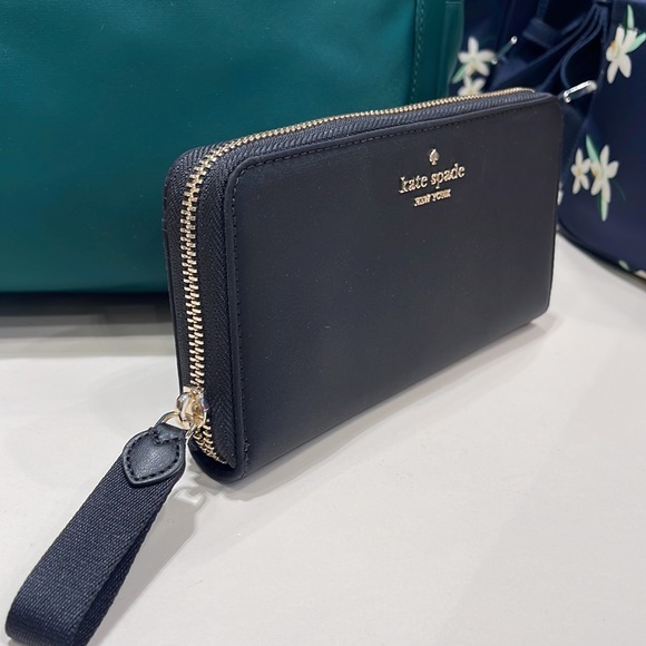 Kate Spade Chelsea Nylon Large Continental Wallet
Color: Black 
NWT - Picture 4 of 16